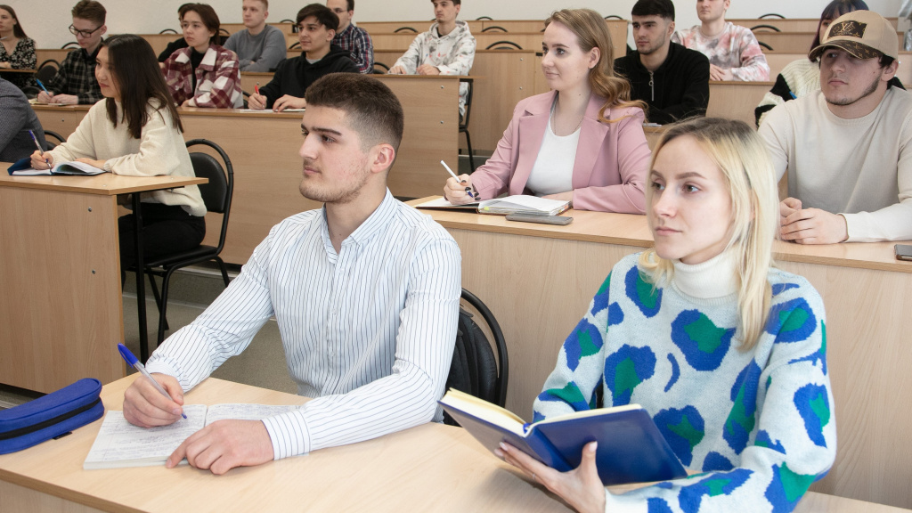 Кгту заочное. Студенты в вузе. Тольяттинский государственный институт Росдистант. Институт новых технологий в образовании г.Омск.